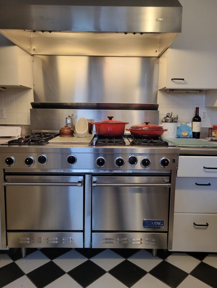 Mom Said "They Liked The Le Creuset Your Aunt Gave You? Show Your Internet Friends Mine!". Well, Internet Friends, There You Go