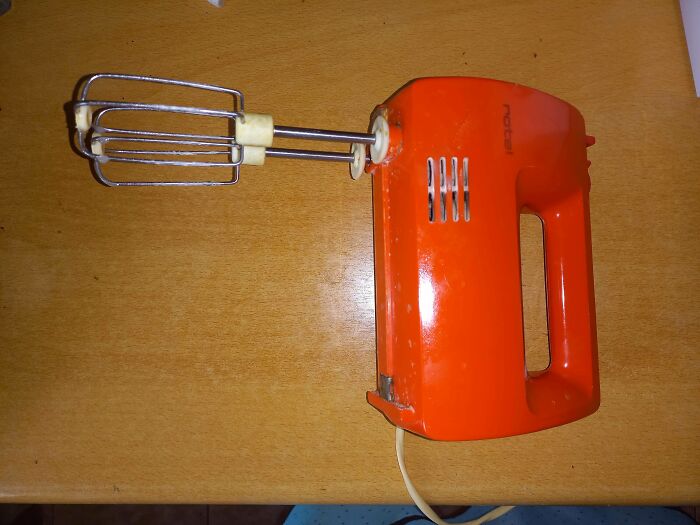 My Grandma Has The Same Blender Since The 1970s, Still Works Perfectly. Not Repaired Even Once