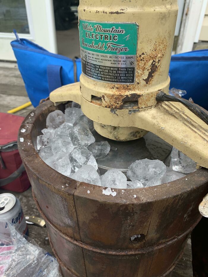 White Mountain Model 692. Been Making Ice Cream For Birthday Parties And July 4th’s For Decades