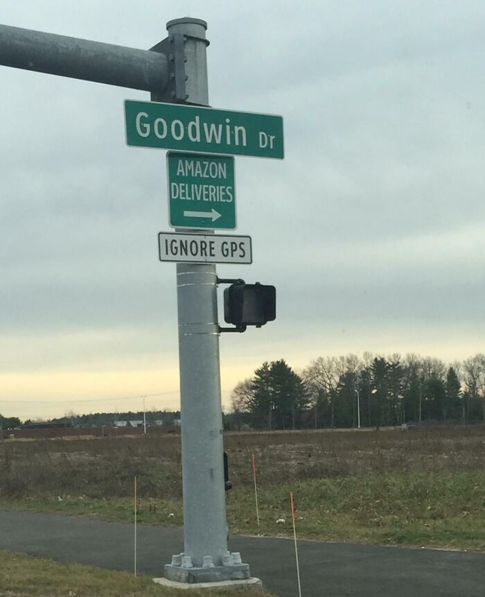 A Street Sign Telling You To Ignore GPS