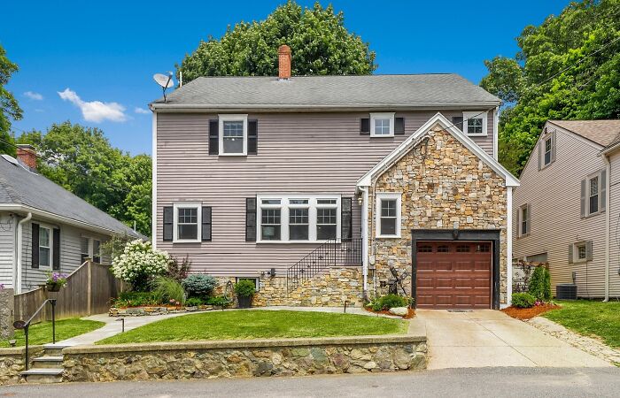 Only 2 Of The Windows Match, And Even Then One Of Them Is Missing A Shudder (The House Was Listed For 1.05 Million Too)