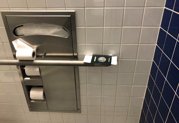 Su avión salió hace dos horas