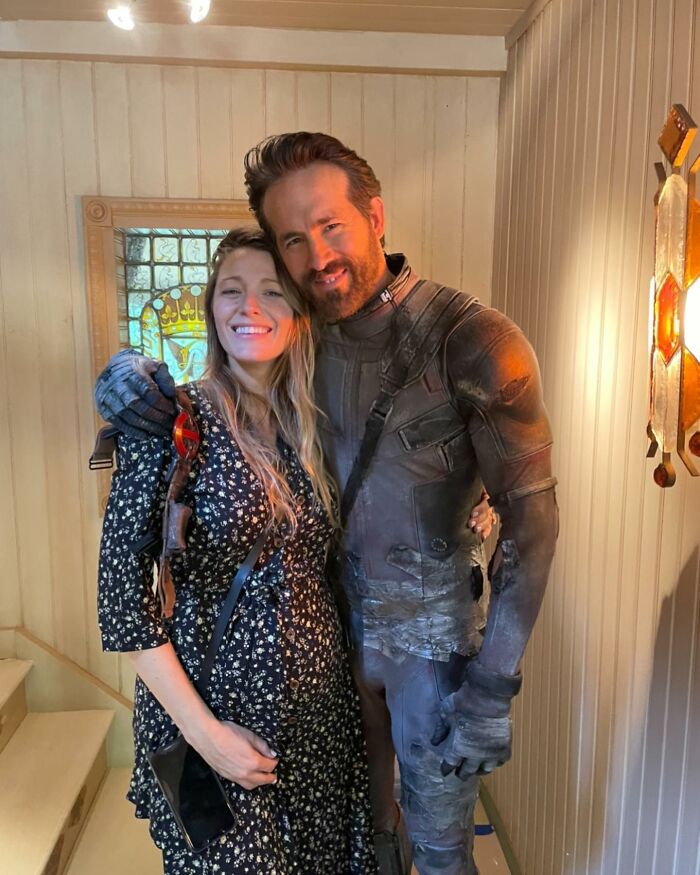 "You Freak Me And My Kids Out": Blake Lively Posts 8 Pregnancy Pics So The Creepy Paparazzi Will Stop Camping Near Her House