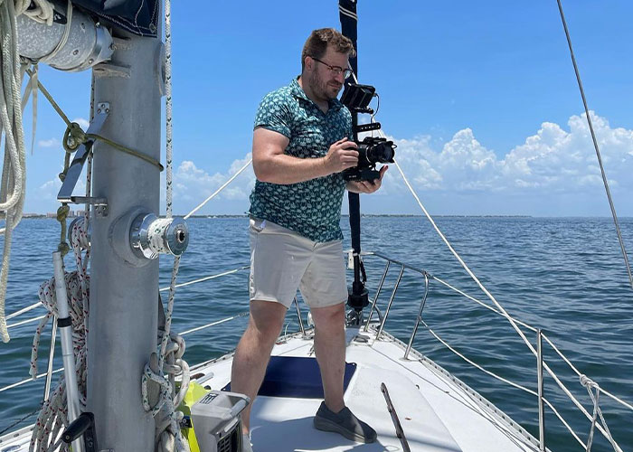 Picture Of What Look Like Twins Goes Viral, Turns Out The Two Men Only Just Met On Vacation Picture Of What Look Like Twins Goes Viral, Turns Out The Two Men Only Just Met On Vacation