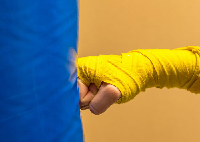 Person Wonders "What Is The Best Case Of 'You Just Picked A Fight With The Wrong Person' That You've Witnessed?" And 30 Netizens Reply