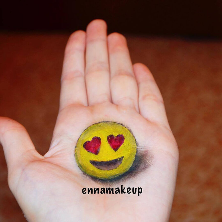 Girl On A Wheelchair Paints Her Hands With 3d Effects