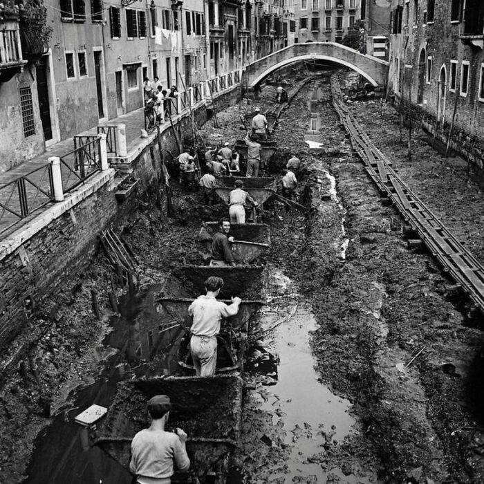 The Grand Canal Is Drained In Order To Allow It To Be Cleared Of Silt And Mud. Venice, 1956