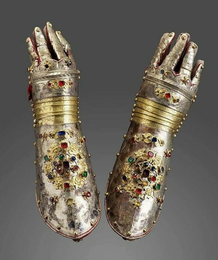 Gauntlet.date: Mid 17th Centuryplace Of Origin: Hungarymedium: Copper, Velvet
