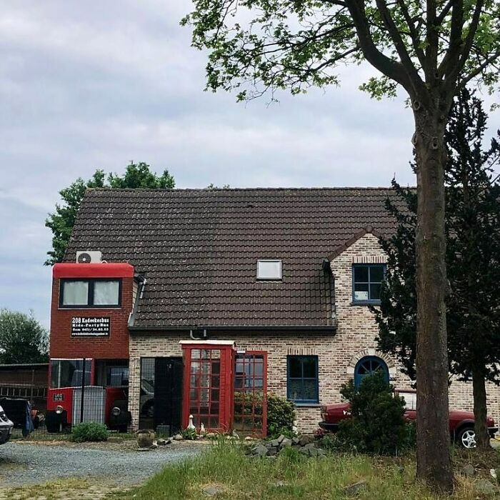 Welcome To The Uglybelgianhouses Sightseeing Tour