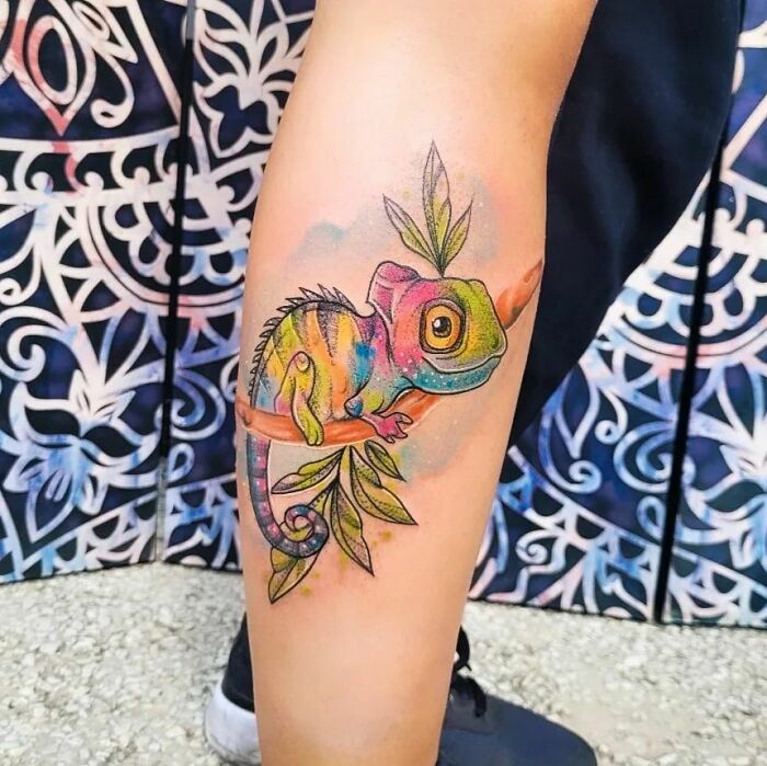 Colorful chameleon watercolor tattoo on a leg, showcasing vibrant inkspiration.