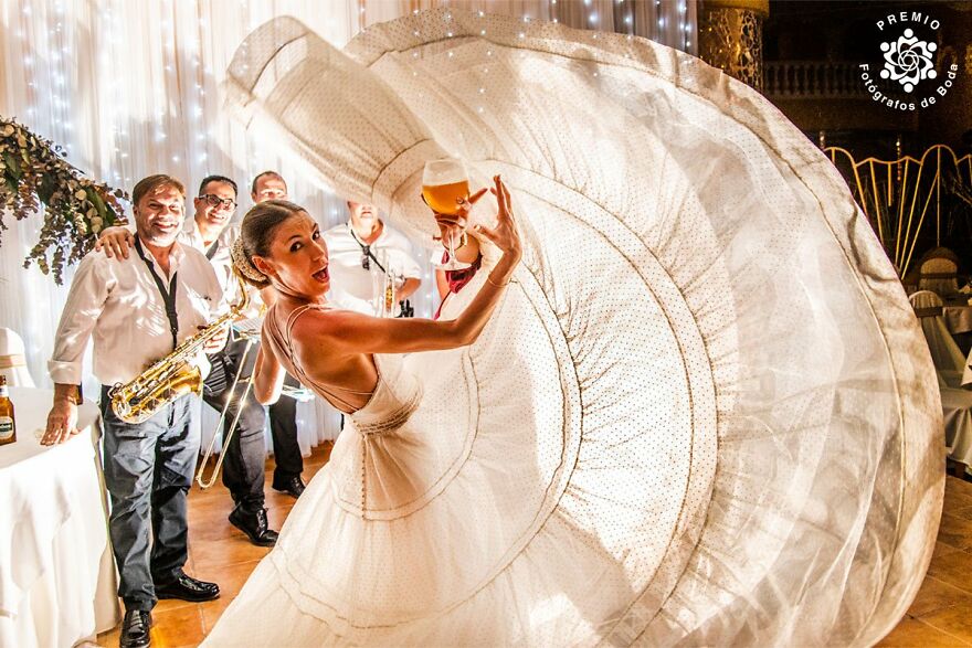 "When The Bride Has The Perfect Dress..." By Ismael Peña