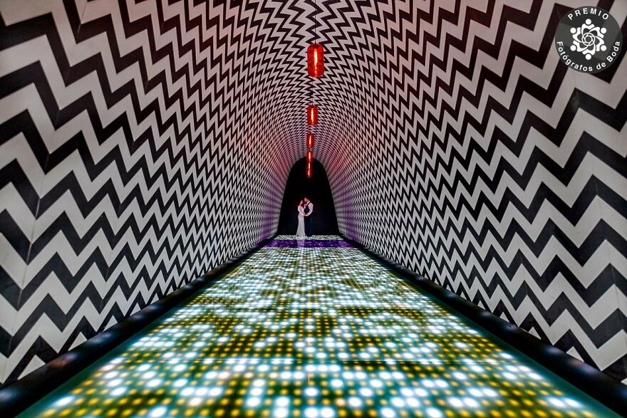 "Oh, My God.... We Are Lost In This Illusion!" By Santiago Moldes