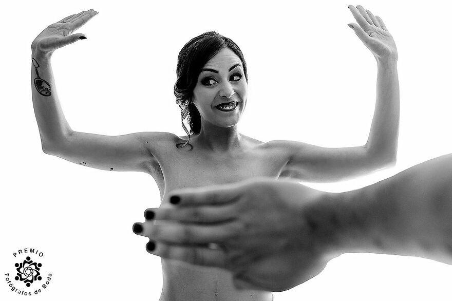 "Natural Bride And A Hand From Her Mum..." By Fran Ortiz