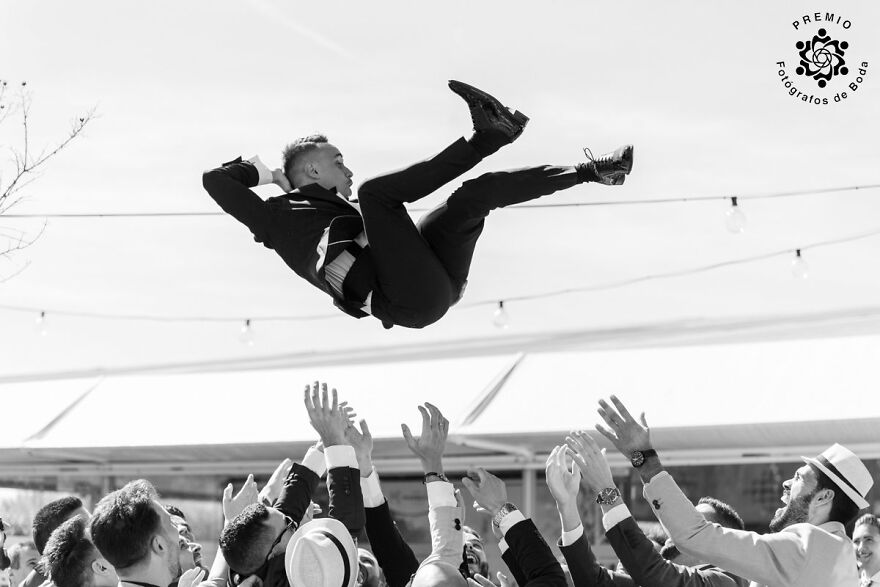 "Groom Flight" By Sergio Aguayo