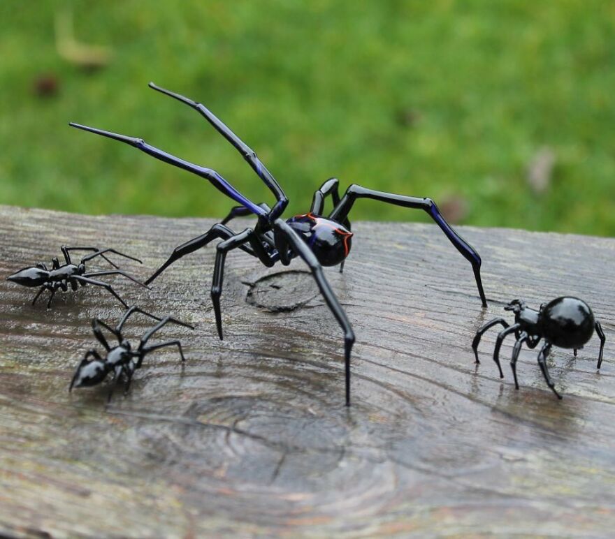 I Make Glass Figures And Spider Pendants As An Idea For Halloween Decor (20 Pics)