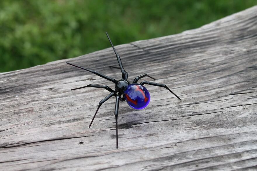 I Make Glass Figures And Spider Pendants As An Idea For Halloween Decor (20 Pics)