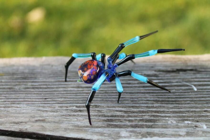 I Make Glass Figures And Spider Pendants As An Idea For Halloween Decor (20 Pics)