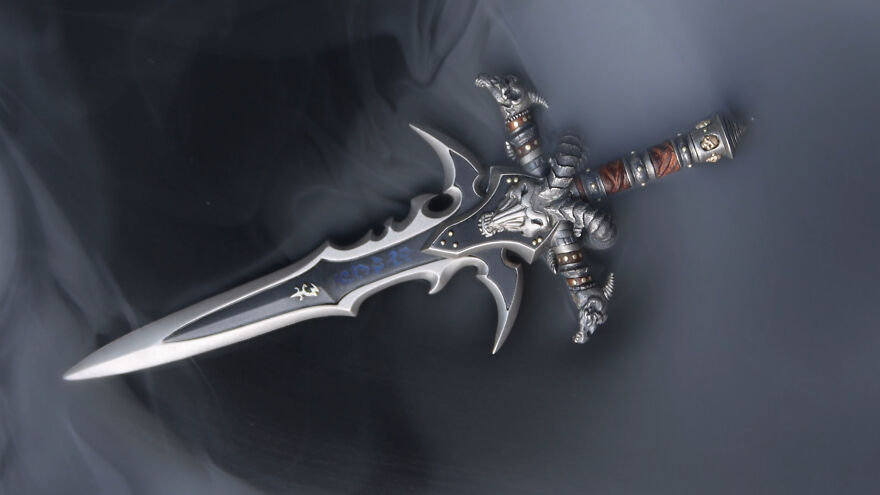 Jeweler Spends Over 700 Hours Recreating Warcraft's Most Legendary Blade In Gold And Silver