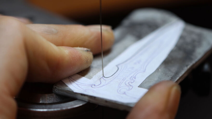 Jeweler Spends Over 700 Hours Recreating Warcraft's Most Legendary Blade In Gold And Silver