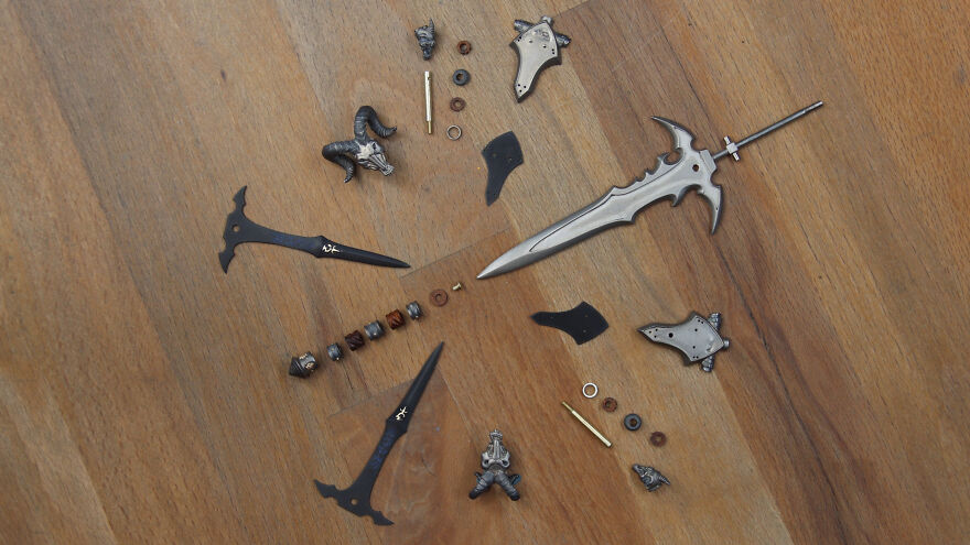 Jeweler Spends Over 700 Hours Recreating Warcraft's Most Legendary Blade In Gold And Silver