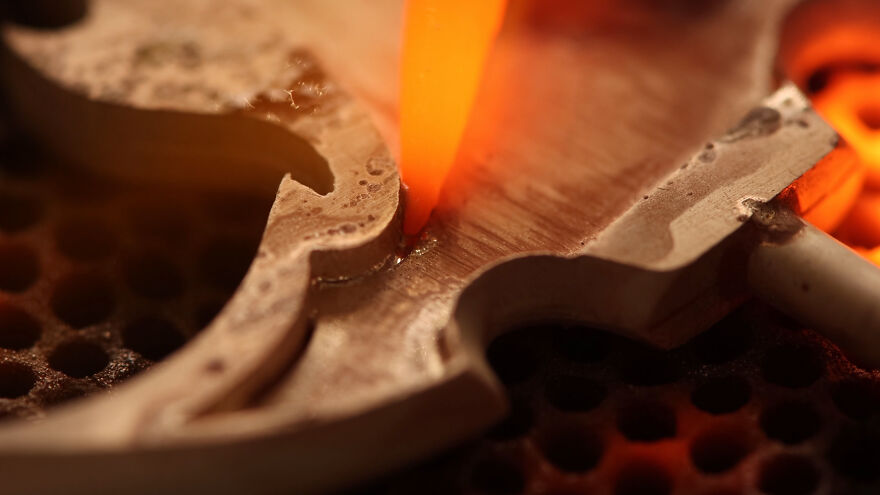 Jeweler Spends Over 700 Hours Recreating Warcraft's Most Legendary Blade In Gold And Silver