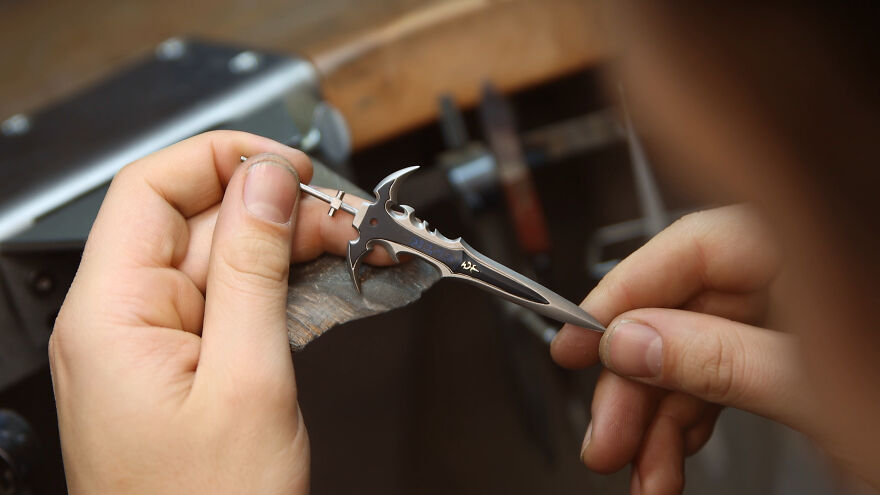 Jeweler Spends Over 700 Hours Recreating Warcraft's Most Legendary Blade In Gold And Silver