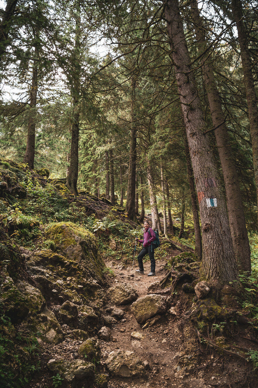 I Photographed The Mălăiești Cottage In Romania (10 Pics)