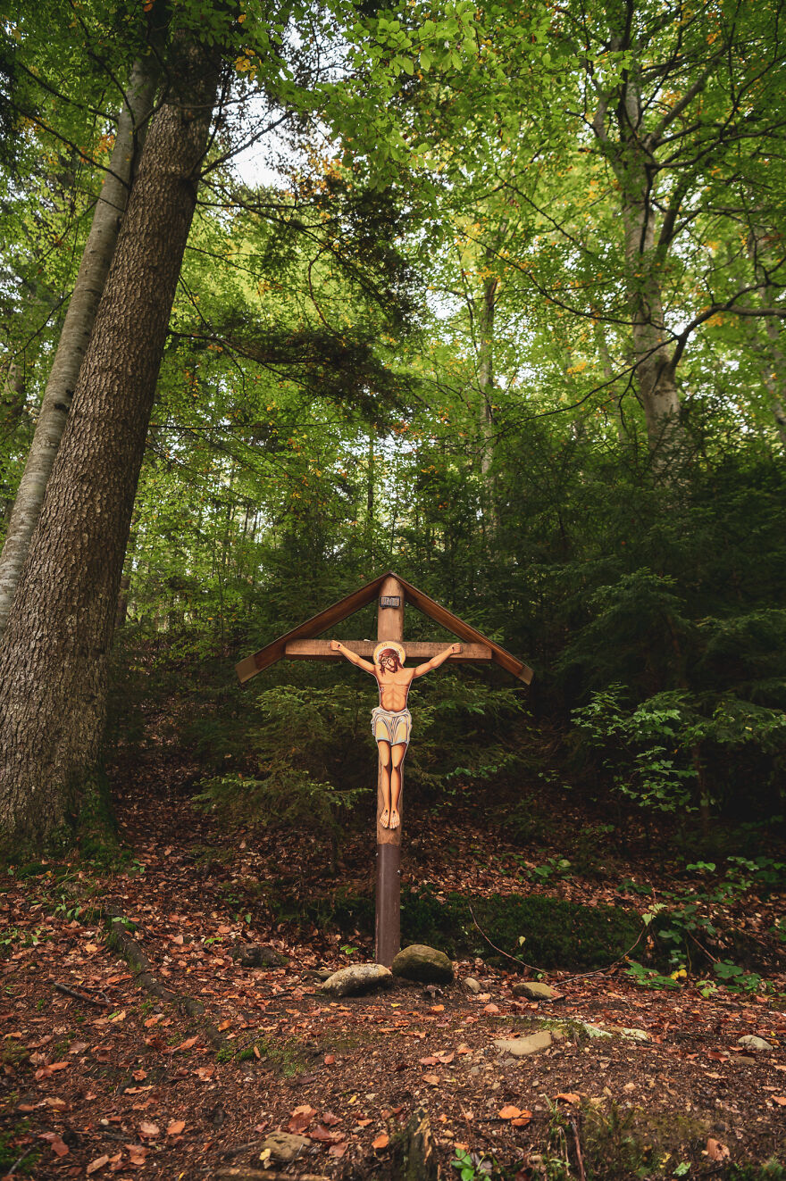 I Photographed The Mălăiești Cottage In Romania (10 Pics)
