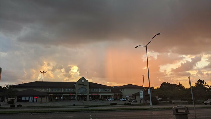 Rain In A Sunset! I Have A Whole Album Dedicated To Amazing Clouds ☁️