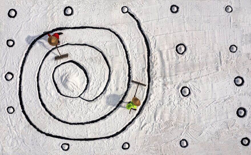 Category: People, Highly Commended, Salt Drying By Shourjendra Datta