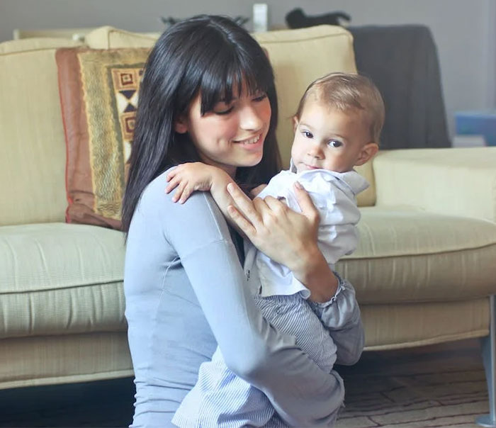 Babysitter Storms Off After Client Calls Her "Expensive" For Charging While Their Baby Sleeps