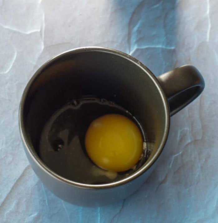 Make Poached Eggs In The Microwave To Save Time