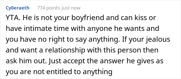 "I Genuinely Don't Get Your Issue": Woman Felt 'Betrayed' After Her Male Roommate Kissed Her Best Friend, Netizens Call Her A Jerk