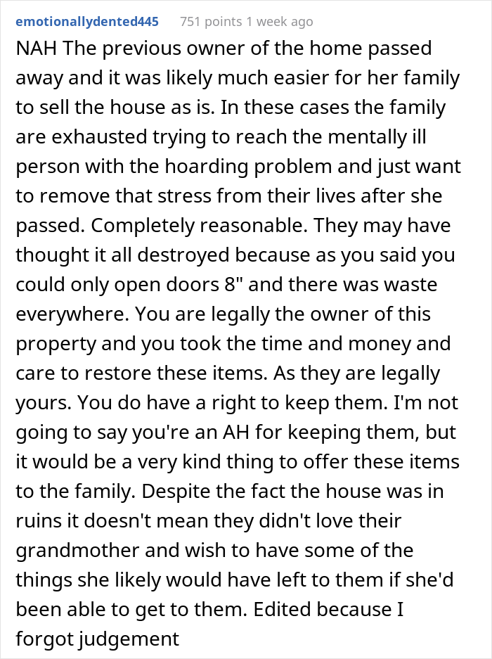 Woman Buys Ex-Hoarder's Home With All Of Their Belongings, Spends 4 Years Cleaning When Relatives Start Demanding Heirlooms They Didn't Want Woman Buys Ex-Hoarder's Home With All Of Their Belongings, Spends 4 Years Cleaning When Relatives Start Demanding Heirlooms They Didn't Want