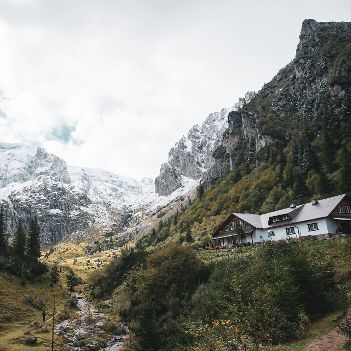 I Photographed The Mălăiești Cottage In Romania (10 Pics)