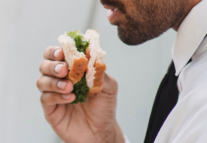 "The Office Was Set Off By Bloody Screams": Employee Is Sick And Tired Of Muslim Coworker Stealing Their Food, Puts Pork In It