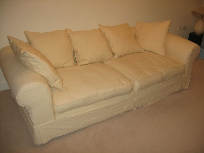 "I Once Delivered Pizza To A Funeral": 30 Delivery Drivers Share Their Weirdest And Most Awkward Stories From The Job