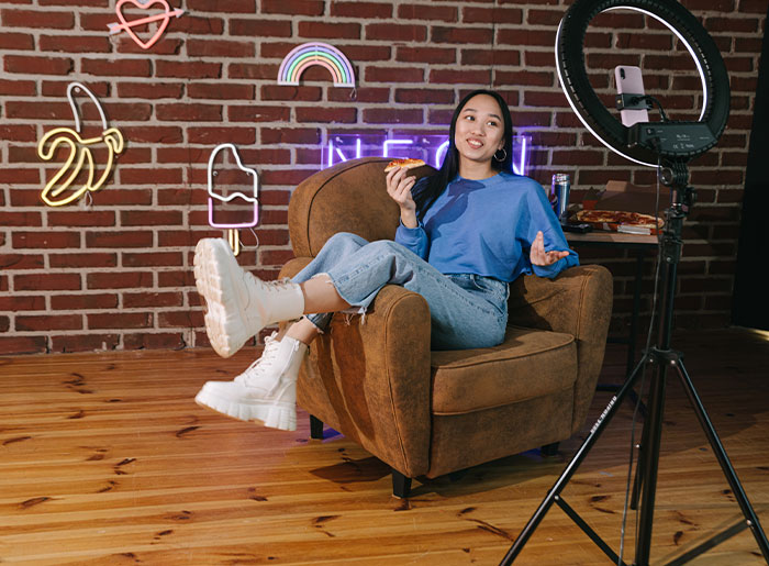 30 Cringy And Embarrassing People Who Got Totally Blindsided By Their Internet 'Fame'