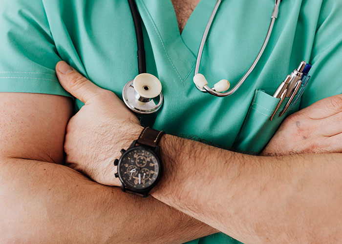 20 Momentos descabellados vividos por médicos cuando los pacientes olvidaron mencionar algo importante