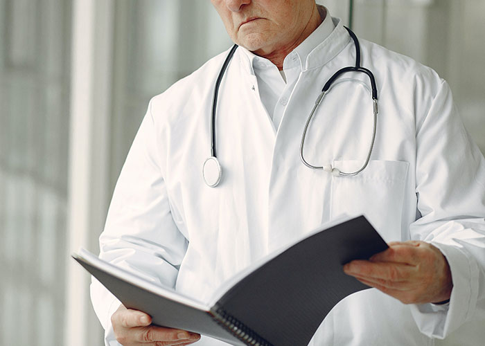 20 Momentos descabellados vividos por médicos cuando los pacientes olvidaron mencionar algo importante