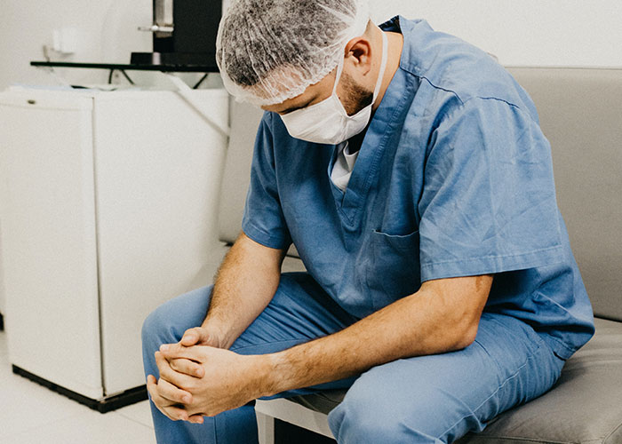 20 Momentos descabellados vividos por médicos cuando los pacientes olvidaron mencionar algo importante