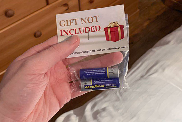 Last Year I Forgot To Get Batteries For My Niece’s Toy So This Year She Got Me This