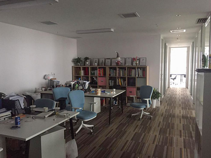 Fui al trabajo en medio de una tormenta, pero mi jefe se olvidó de decirme que todos teníamos el día libre