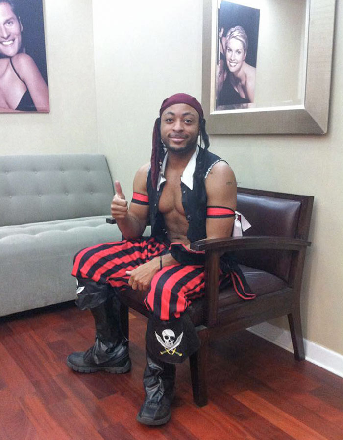 Olvidé que tenía una cita con el dentista y no tuve tiempo de cambiarme. Creen que estoy loco en la sala de espera