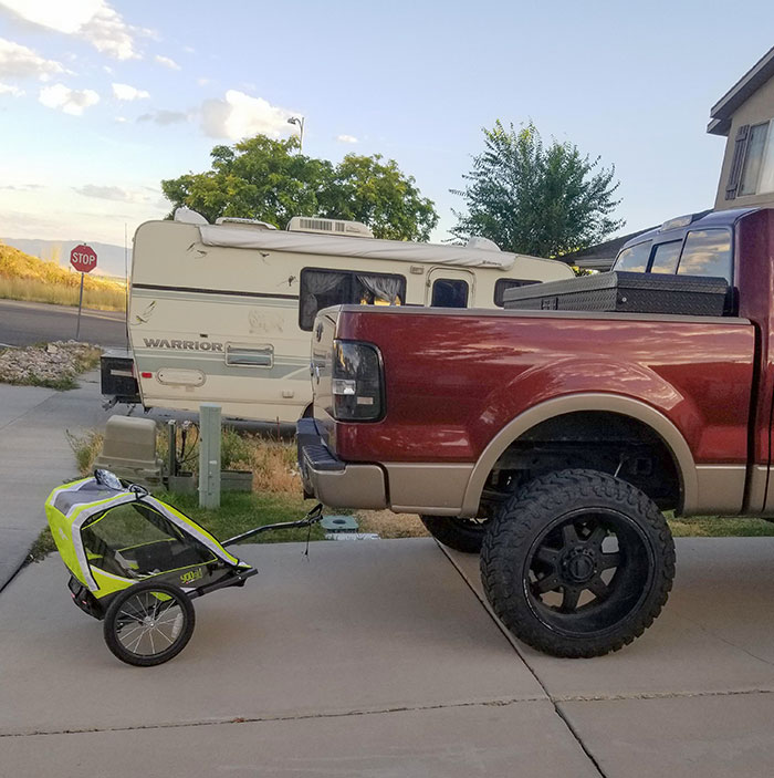 Mi esposa se olvidó de dejarme el asiento del coche para llevar a nuestro hijo a la casa de la niñera. Esta es la foto que envié cuando me preguntó cómo iba a llevarlo