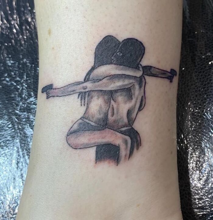 What’s Happening With Her Leg?! His Back?! Their Hands?