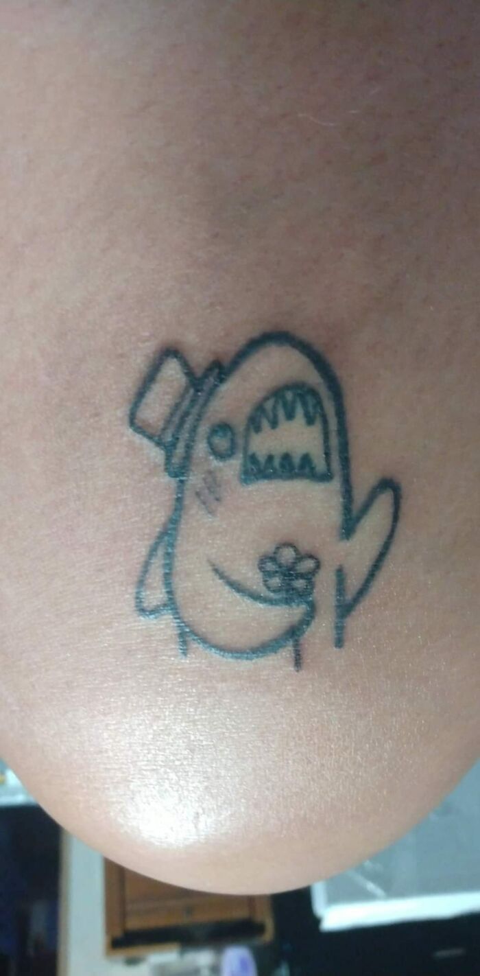 Todo el mundo lo odia, pero este estúpido tatuaje me hace reír cada vez que lo veo