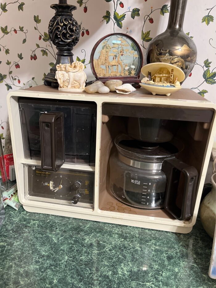 Black &decker Coffee Maker. It Was Given To Me Used 18+ Years Ago And It Still Works Great