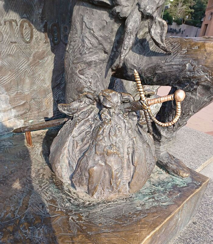 So Many People Have Held The Sword Of A Bullfighter Statue In Madrid For A Photo That It Changed Color