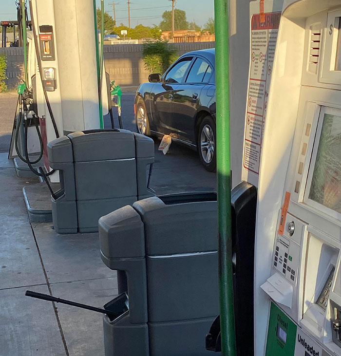 Trashy Plus Instant Karma. Guy Tried To Just Leave His Bag Of Fast Food In The Gas Station. Instead It Got Caught In The Door